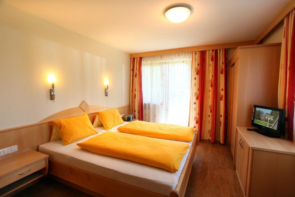 Haus Hirzinger Lägenhet Brixen im Thale Rum bild
